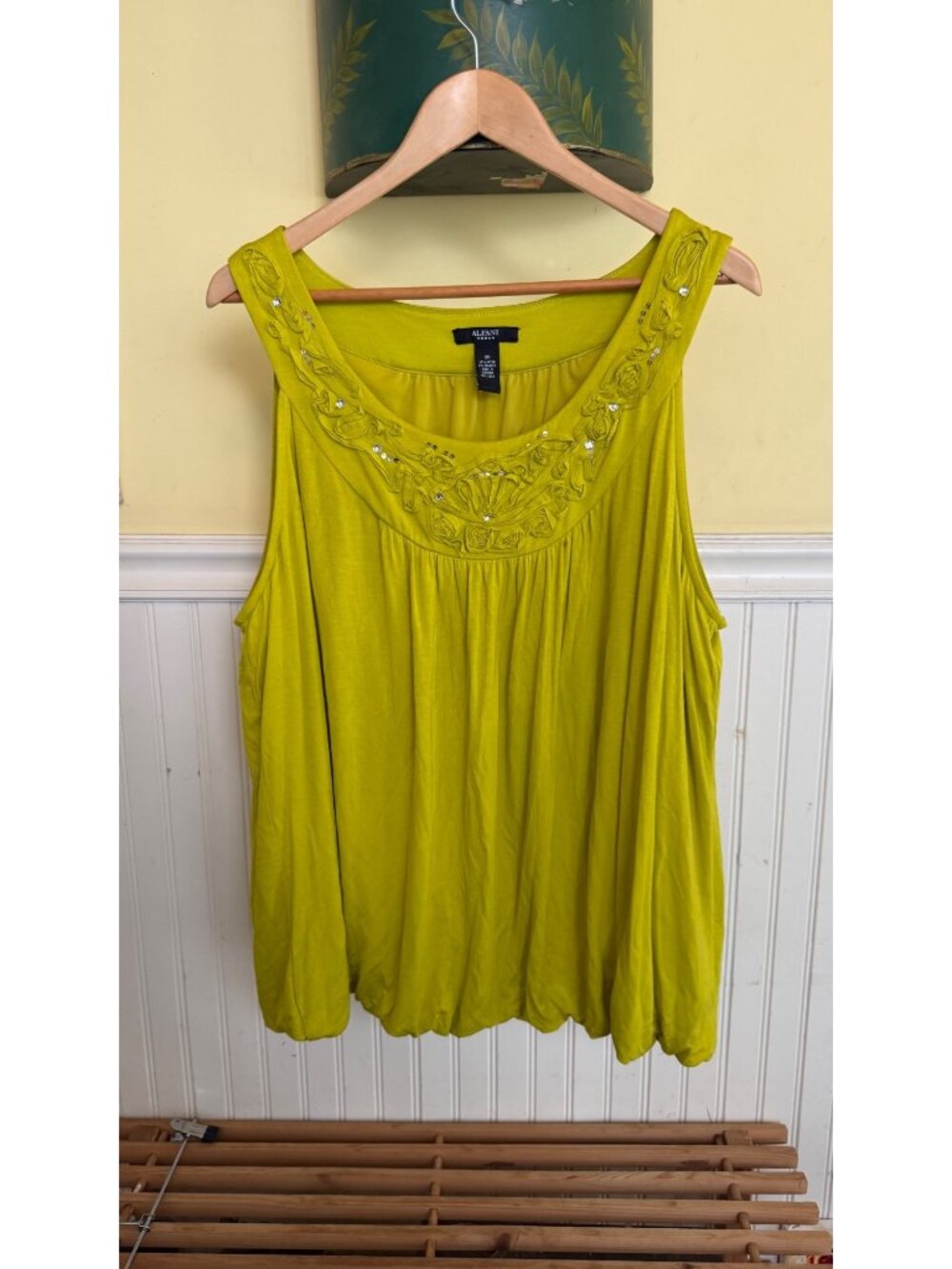 Alfani Woman Lime Green Sleeveless Top 3X With Floral Appliqué & Sequins Detail